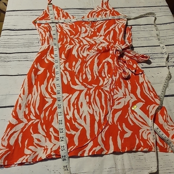 Sadie & Sage En Fuego Electric Coral Wrap Dress Size S - Picture 9 of 9